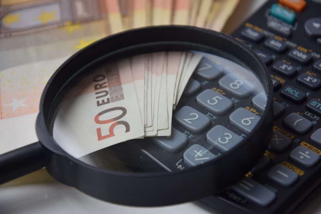 Factor in tip costs when calculating the price of your cruise