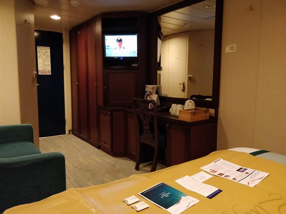 Cruise cabin